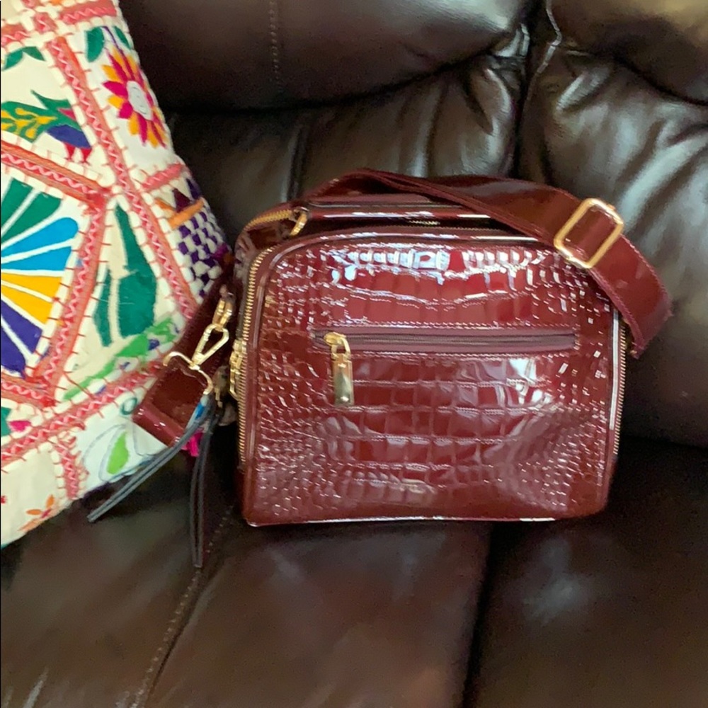 Lucien Hanna patent leather crossbody purse